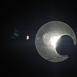 焼きもの家 慶 - たぶんティコクレーターが横顔を表しているであろう少し太った月を眺めてカエル