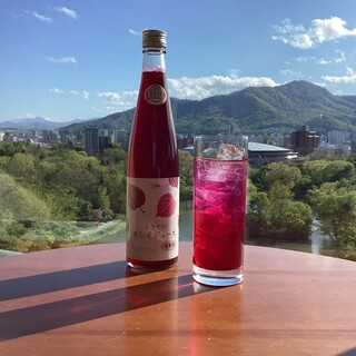 洞爺湖町の大葉赤しそをたっぷりと使用した爽やかな一杯