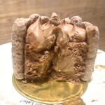 パティスリー・レ・ビアン・エメ - 断面、キレイでなくてスミマセン。柔らかでムースが付いてきちゃって。。