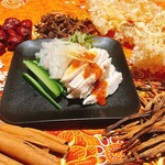 ♪大山鶏の薬膳サラダ♪トムヤムソース添え