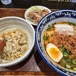 麺処 らー麺亭 - 辛味噌ラーメン　Bセット(ミニ焼き飯、唐揚げ)
