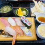 ジャンボおしどり寿司 - 料理写真:特上にぎりセット
