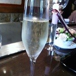 横浜うかい亭 - ルイ＝ロデレール シャンパーニュ（グラス）。