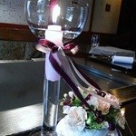 横浜うかい亭 - お祝いのキャンドルと花。