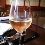 横浜うかい亭 - 有機葡萄ジュース（白）。