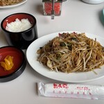 想夫恋 - 焼そば　並900円　　めし150円