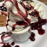 ALOHA CAFE Pineapple 三田店 - ソフトクリームの部分です。