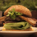 ムースヒルズバーガー - スモークベーコンチーズバーガー