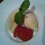 横浜うかい亭 - うかい亭バニラアイスクリーム。