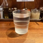 横浜家系ラーメン 三郷家 - 水。