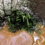 横浜家系ラーメン 三郷家 - ほうれん草。