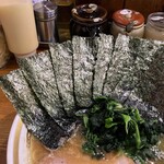 横浜家系ラーメン 三郷家 - 海苔増しは5枚100円。