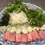 旬菜魚 藍 - 見るからに涎が垂れそうな大トロを惜しげも無く葱鮪鍋に！！羅臼の天然昆布に鮪節で丁寧に撮ったお出汁は身体中に染み入ります。たっぷりの下仁田葱や芹と共に！！