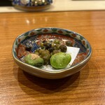 ときずし 山田 - そら豆とむかごの素揚げ