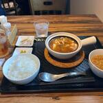 中華川菜 蓮華 - 暫く待つと注文した日替わりランチ１３２０円の出来上がりです。