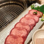 知多牛焼肉と馬肉 虹 - 
