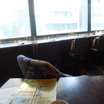 TUBO CAFE - 窓際は全てカウンター席になっています