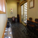 天寿し - 入口からのアプローチ