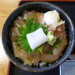 寿司吉 - これでもかって量が乗っています(*´д｀*)