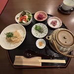 茶寮 天乃庵 - 鯛の胡麻ダレミニ丼(お出汁付き)