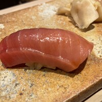 鮨 いつつ - 12握り⑤　宮城塩釜　本鮪　中トロ