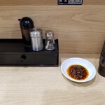 蘭州拉麺店 火焔山 - 追いラー油。