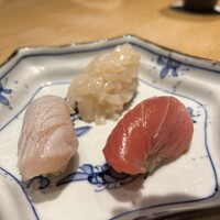 北新地 鮨 千功堂 - 本鮪中トロ、帆立、さわら