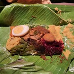 アプサラ レストラン&バー - スリランカカレーのバナナリーフ包み
