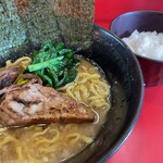 豚虎ラーメン - ランチタイムはライス無料！