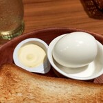 びっくりドンキー - 玉子の殻とかバターの蓋を開けて持ってきてくれます