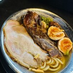 RAMEN HITONI YASASHIKU - 【煮干あっさり＝tp半ｺﾂ×ﾆﾗ辛sv味付玉子】