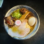 RAMEN HITONI YASASHIKU - 【煮干あっさりtp半ｺﾂ×ﾆﾗ辛sv味付玉子】