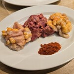 焼肉やっちゃん - ホルモン盛り合わせ、塩味