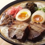 めんくいや - 厚切り炙りチャーシューメン　ボリュームたっぷり！贅沢でウマイ！