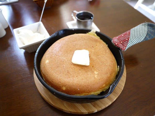 素敵なガーデンの中で食べるダッチオーブンのパンケーキ By リコスケ ミツバチガーデン カフェ 38garden Cafe 茂吉記念館前 カフェ 食べログ