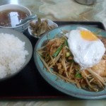 玉蘭 - 豚キムチ定食　750円。将に、豚キムチという感じです。玉蘭さんならではの独創性は感じられませんが、ボリュームは十分です。