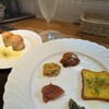 ワイン食堂 フレール - おつまみセット(手前の大皿)1杯付き