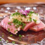 時限堂 - 2025.2 皮目を薪火で炙ったメジ20kgサイズ 辛味大根 刻み小葱 穂紫蘇 醤油