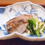 時限堂 - 2025.2 対馬産ノドグロ「紅瞳」薪焼き 小松菜と油揚げ煮浸し