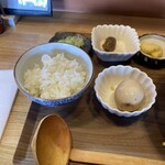 庄八 - 半ライスと煮たまご