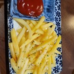 魚と肉の酒場 うおにく - ポテトフライ