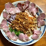 虎一番 - スパイスカレー油そば＋チャーシュー