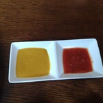 ネパーリチュロ - モモに好みで使ってくださいと言われました。こちらも味が変わるから良かったです。