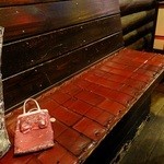 エミール・パコ - 店内　椅子も赤で可愛い