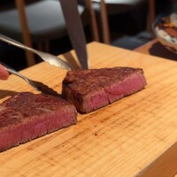 肉亭ふたご iki 新宿店 - ヘレ入刀