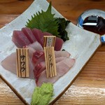 居酒屋 ひょうきん - 刺身三品盛り 1100円　(2024.12)