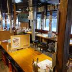 大衆酒場 藤沢ホルモン - 内観の一部（テ－ブル席）