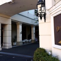 マンジャーレ 伊勢山 - 重厚な外観