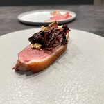 パルコ フィエラ - 北海道産鴨、トレビス自家製お酢、千葉ヴィンヤードの二番ぶどうを圧搾、煮詰めたソース  