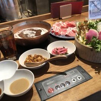 しゃぶしゃぶ KINTAN 代官山本店 - スープが数種から選べます。